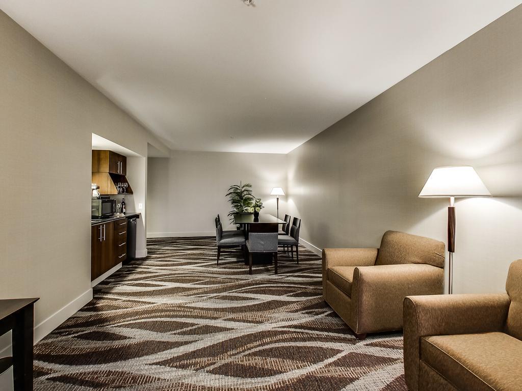 Radisson Hotel Edmonton Airport Leduc Exterior photo