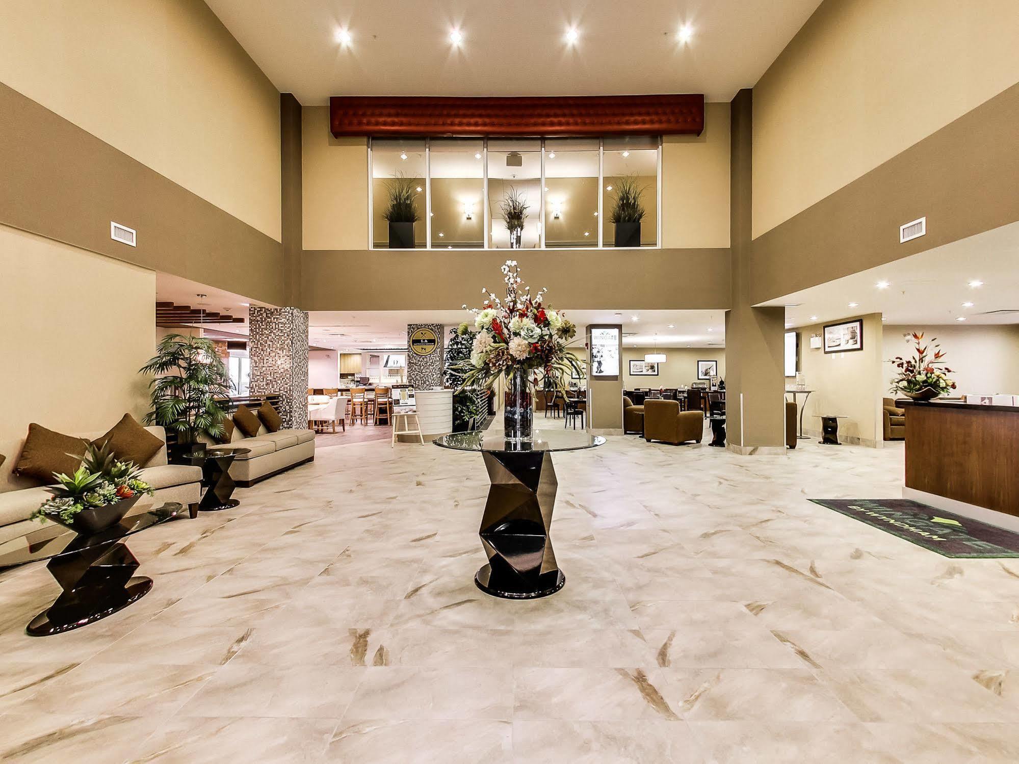 Radisson Hotel Edmonton Airport Leduc Exterior photo